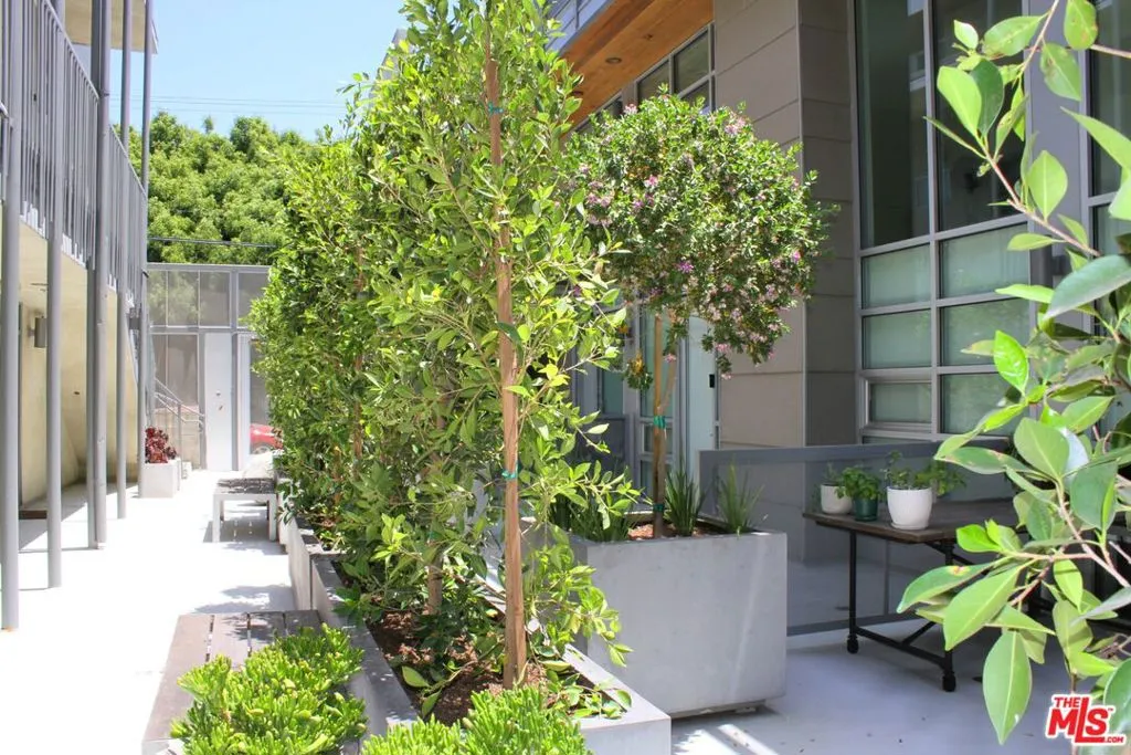 5806 Waring Avenue 13, Los Angeles, California 90038 home-pic-31